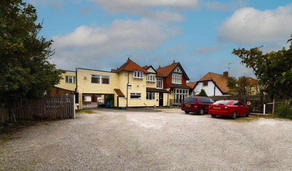 Hq Pencadlys Hotel Prestatyn Exterior foto