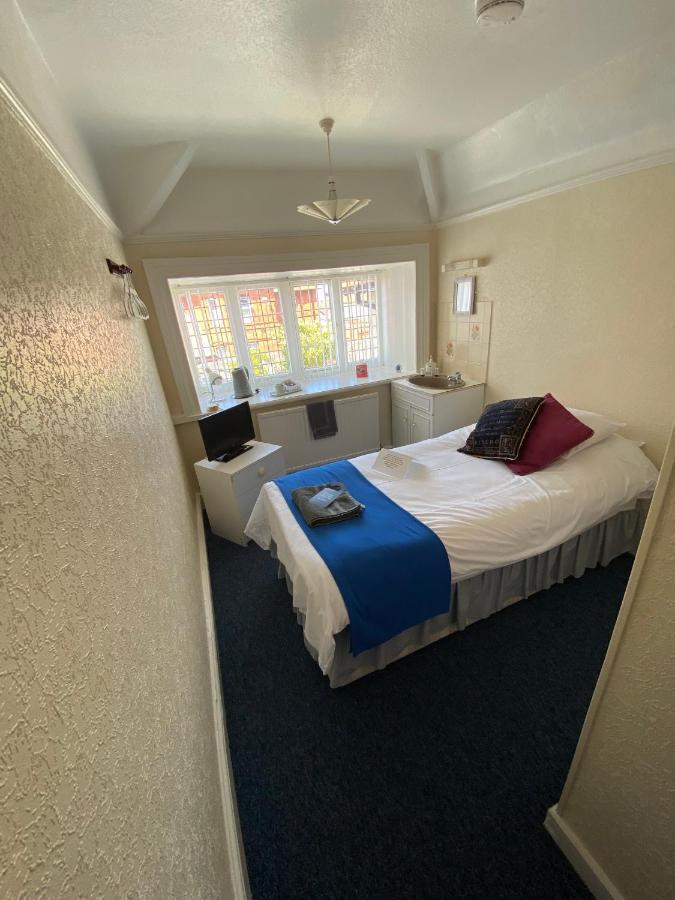Hq Pencadlys Hotel Prestatyn Exterior foto